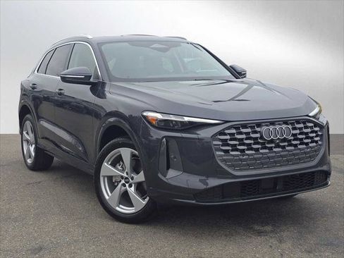 Used 2025 Audi Q5 Premium Plus w/ Premium Plus AWD/4WD image 1