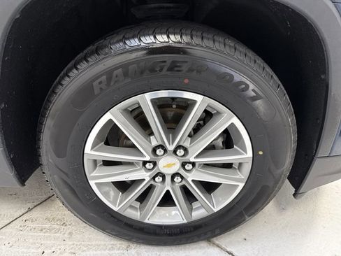 Used 2023 Chevrolet Traverse LT image 32