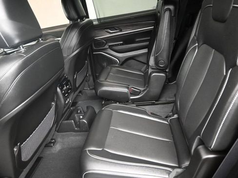 Used 2025 Jeep Grand Cherokee L Limited w/ Luxury Tech Group II RWD image 14
