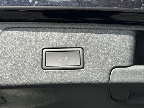 New 2026 Volkswagen Atlas Cross Sport SE image 15