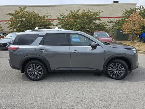 Used 2024 Nissan Pathfinder SL w/ SL Premium Package image 19