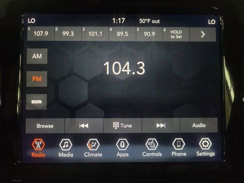 Used 2019 Jeep Cherokee Limited image 25