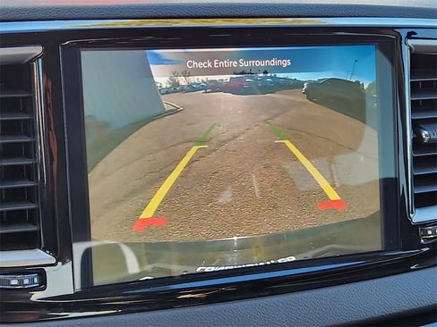 Used 2024 Chrysler Pacifica Touring-L image 23