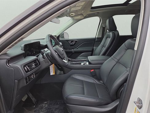 New 2026 Lincoln Aviator Premiere image 12