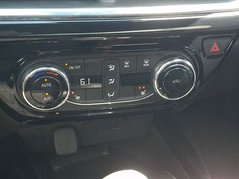 Used 2024 Chevrolet Trax RS w/ Sunroof Package FWD image 16