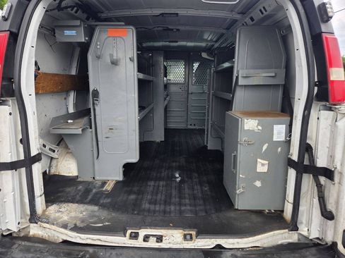 Used 2015 Chevrolet Express 2500 RWD image 13