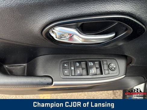 Used 2021 Jeep Cherokee Latitude image 17