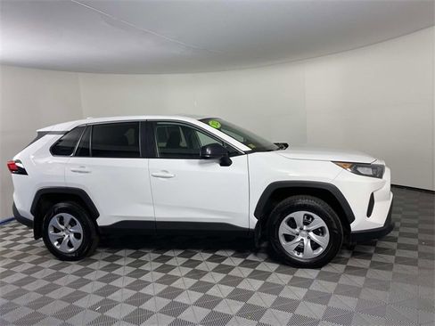 Used 2022 Toyota RAV4 LE image 10