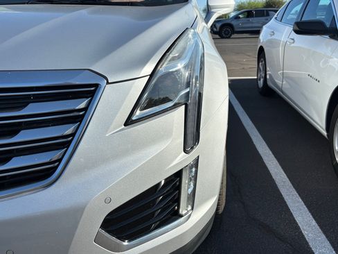 Used 2017 Cadillac XT5 Premium Luxury FWD image 8