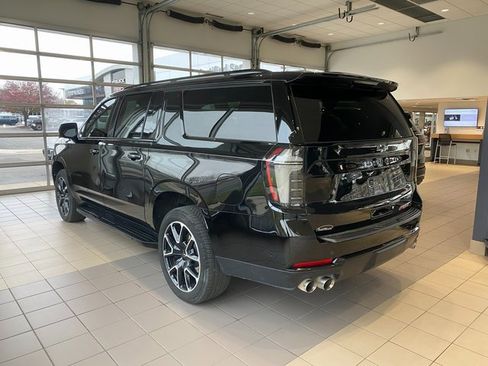 Used 2025 Chevrolet Suburban RST w/ Comfort Package image 5