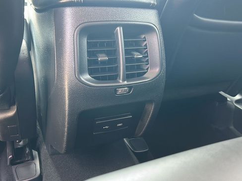 Used 2019 Jeep Cherokee Latitude Plus AWD/4WD image 22