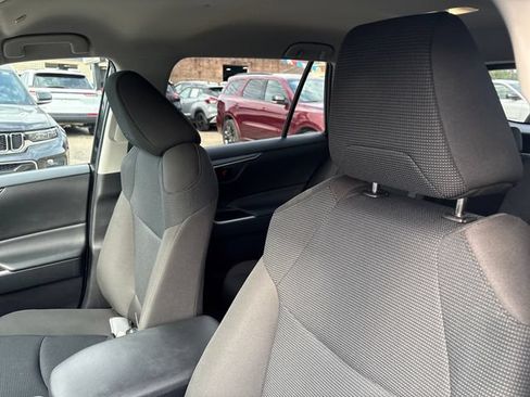 Used 2025 Toyota RAV4 LE AWD/4WD image 9