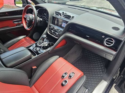 Used 2023 Bentley Bentayga AWD/4WD image 34