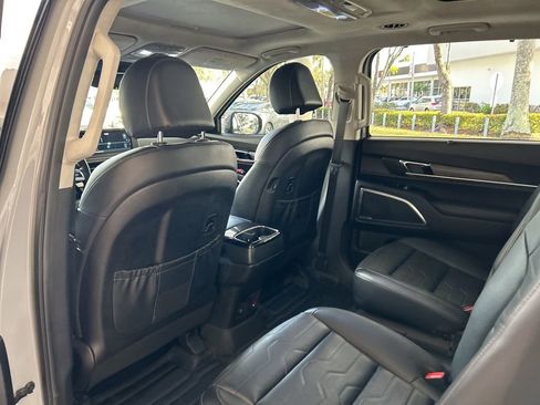 Used 2022 Kia Telluride SX w/ SX Prestige Package image 41