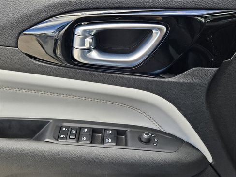 Certified 2024 Jeep Compass Limited w/ Sun and Sound Group image 27