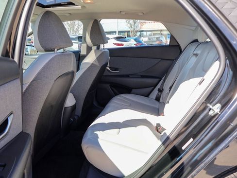 Used 2024 Hyundai Elantra Limited image 9