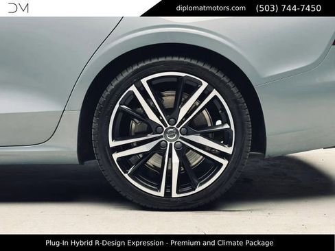 Used 2022 Volvo S60 T8 R-Design Expression w/ Premium Package AWD/4WD image 43