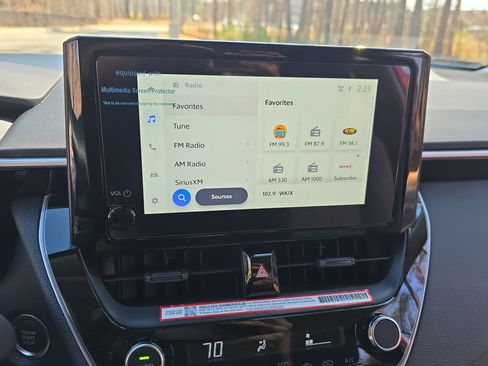 Used 2025 Toyota Corolla LE w/ Convenience Package image 20