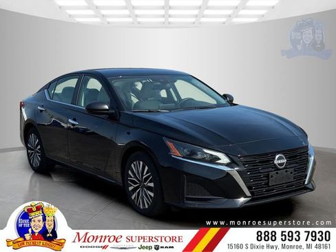 Used 2025 Nissan Altima 2.5 SV FWD image 1