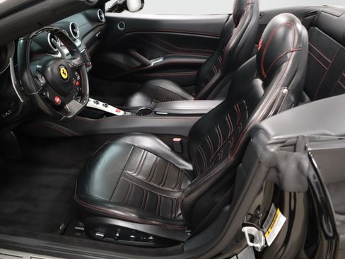 Used 2016 Ferrari California T RWD image 21