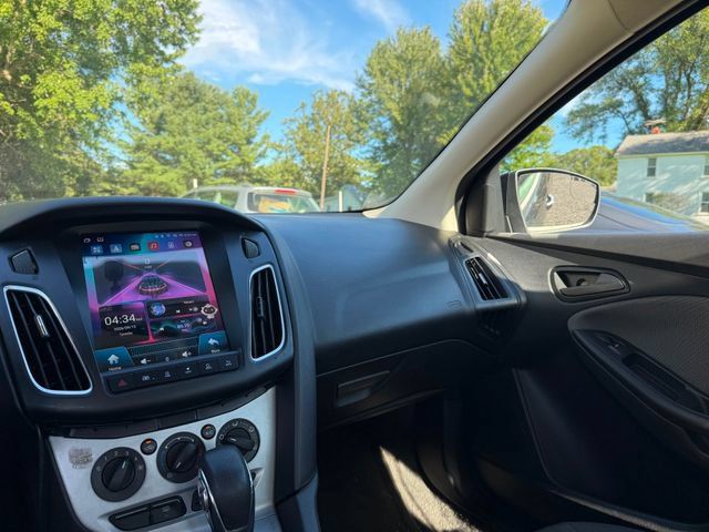 Used 2012 Ford Focus SE w/ SE Winter Pkg FWD image 10