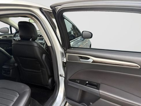 Used 2013 Ford Fusion SE FWD image 17