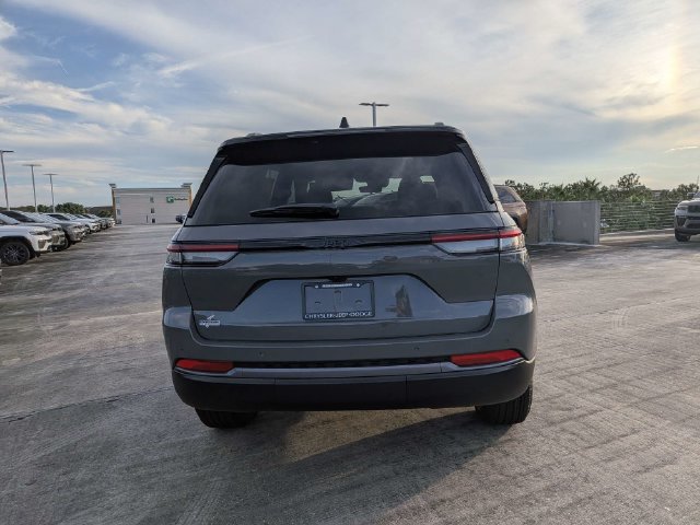 New 2027 Jeep Grand Cherokee Altitude RWD image 5
