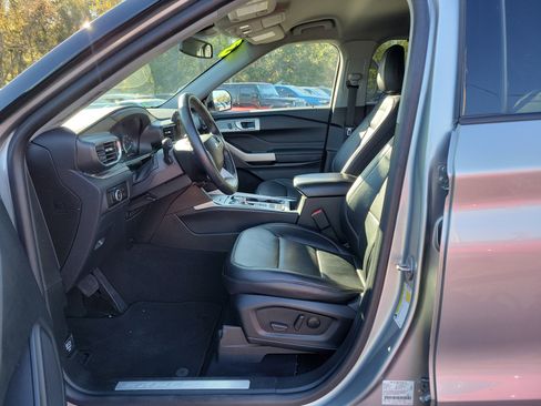 Used 2023 Ford Explorer Limited image 19
