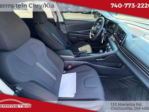 Used 2024 Hyundai Elantra SE FWD image 24