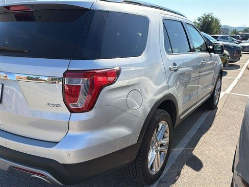 Used 2017 Ford Explorer Limited w/ Equipment Group 301A AWD/4WD image 2