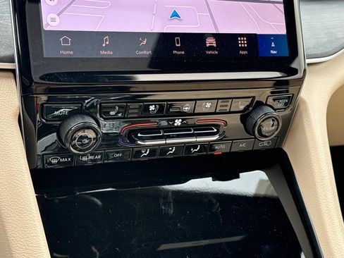 New 2025 Jeep Grand Cherokee L Limited w/ Luxury Tech Group II image 21