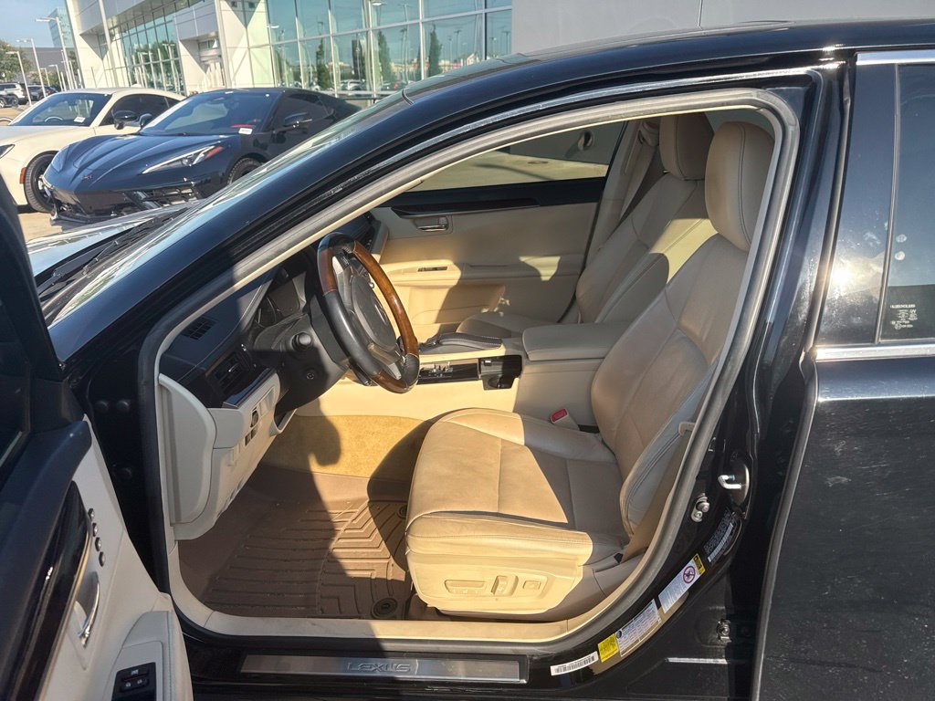 Used 2015 Lexus ES 350 w/ Luxury Package FWD image 2