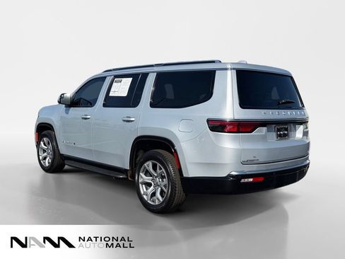 Used 2022 Jeep Wagoneer Series II AWD/4WD image 3