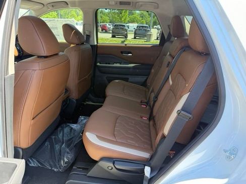 New 2026 Nissan Pathfinder Platinum w/ Cargo Package AWD/4WD image 24
