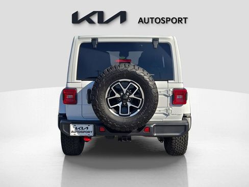 Used 2025 Jeep Wrangler Unlimited Rubicon w/ Technology Group image 9