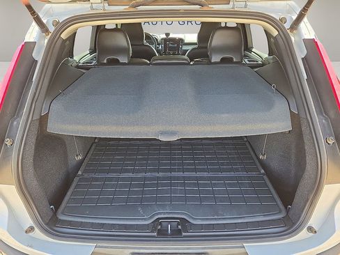 Used 2021 Volvo XC40 T5 Momentum w/ Advanced Package image 13