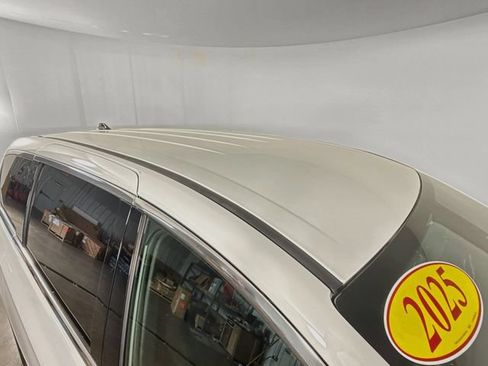 Used 2025 Chrysler Pacifica Select FWD image 44