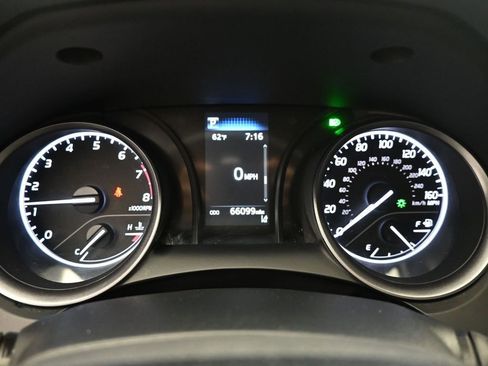 Used 2023 Toyota Camry SE image 18