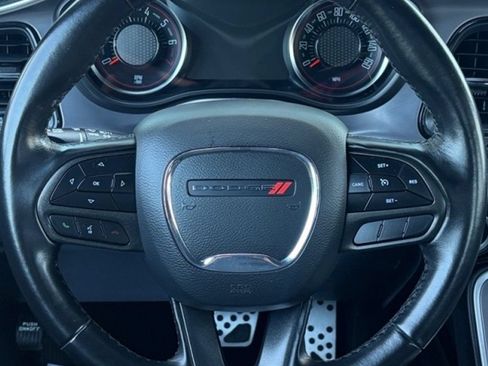Used 2022 Dodge Challenger SXT RWD image 16