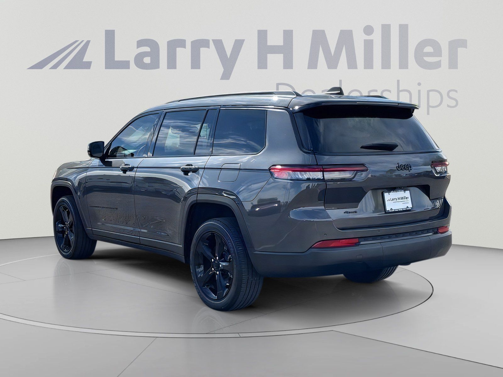 Used 2023 Jeep Grand Cherokee L Laredo AWD/4WD image 4