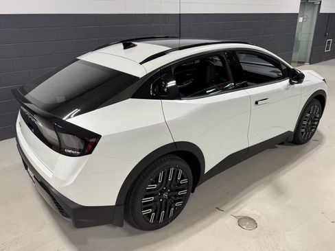 New 2026 Nissan Leaf Platinum+ w/ Cargo Package (Platinum+) FWD image 21