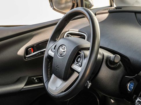 Used 2017 Toyota Prius Four image 14