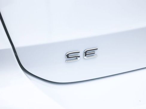 New 2025 Volkswagen Taos SE image 14