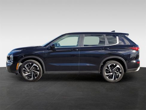 Used 2024 Mitsubishi Outlander SE Black Edition image 7