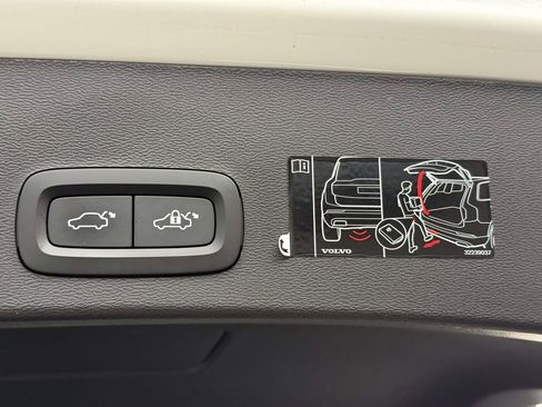 Used 2022 Volvo XC40 P8 Recharge Ultimate image 18
