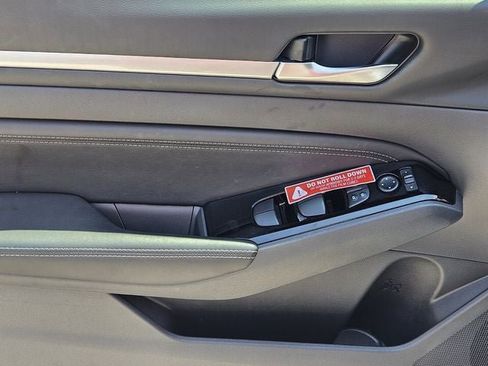 Used 2023 Nissan Altima 2.5 SL FWD image 36