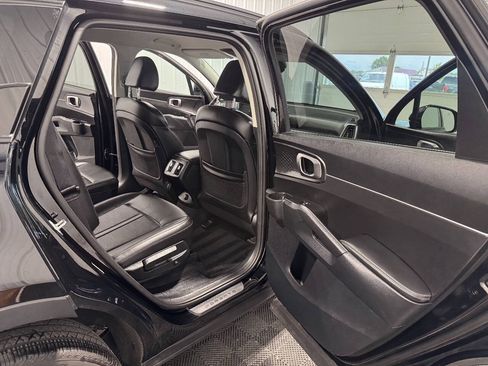 Used 2025 Kia Sorento EX AWD/4WD image 23