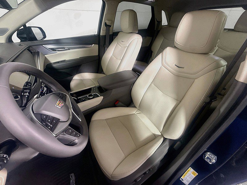 Used 2025 Cadillac XT5 Premium Luxury w/ Technology Package AWD/4WD image 11