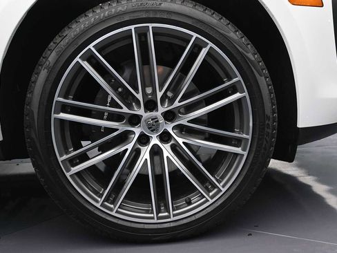 New 2026 Porsche Macan AWD/4WD image 23