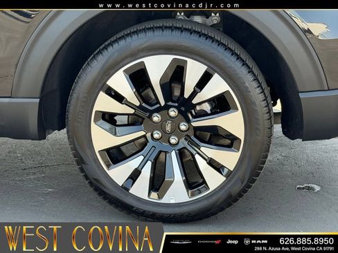 Used 2025 Ford Explorer Platinum w/ LUX Leather Package AWD/4WD image 18